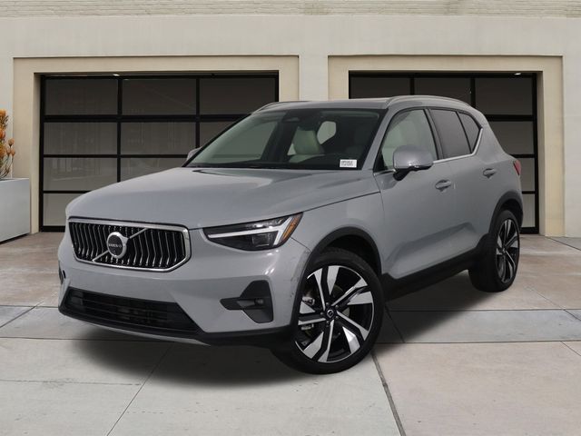 2024 Volvo XC40 Ultimate Bright Theme