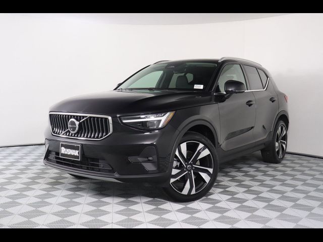 2024 Volvo XC40 Ultimate Bright Theme