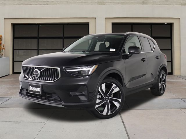 2024 Volvo XC40 Ultimate Bright Theme