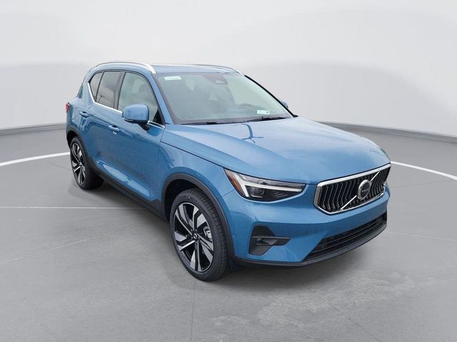 2024 Volvo XC40 Ultimate Bright Theme