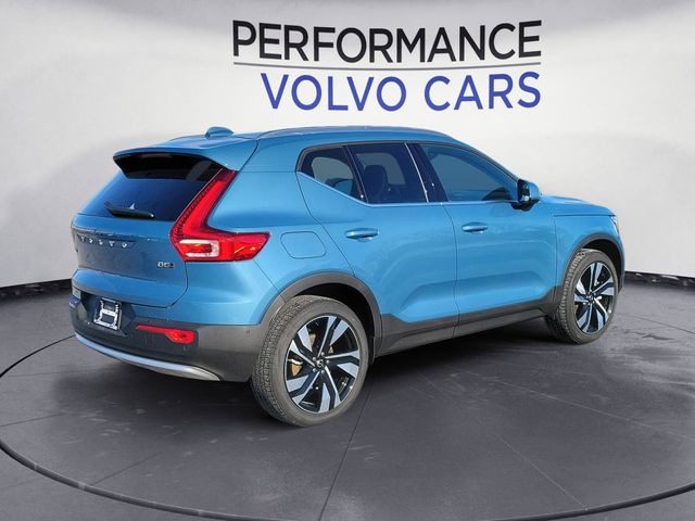 2024 Volvo XC40 Ultimate Bright Theme