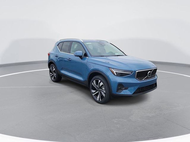 2024 Volvo XC40 Ultimate Bright Theme