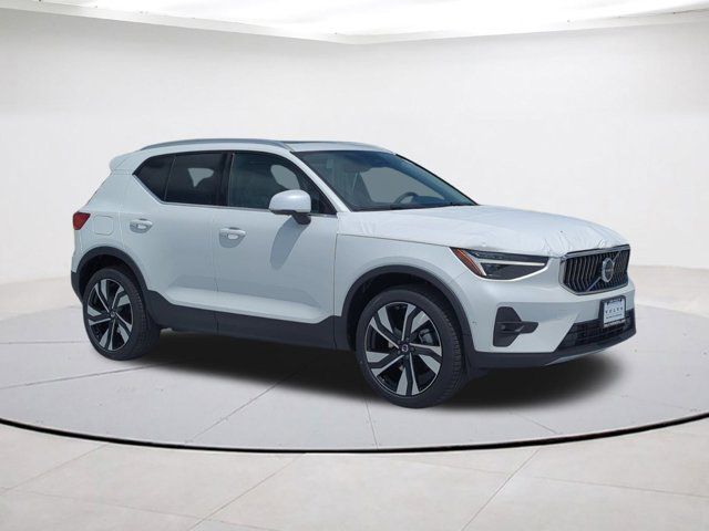 2024 Volvo XC40 Ultimate Bright Theme