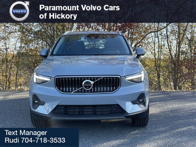 2024 Volvo XC40 Ultimate Bright Theme