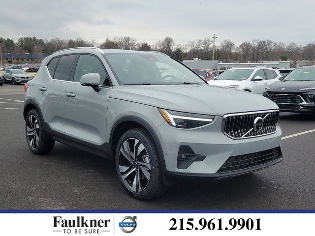 2024 Volvo XC40 Ultimate Bright Theme