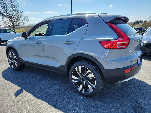 2024 Volvo XC40 Ultimate Bright Theme