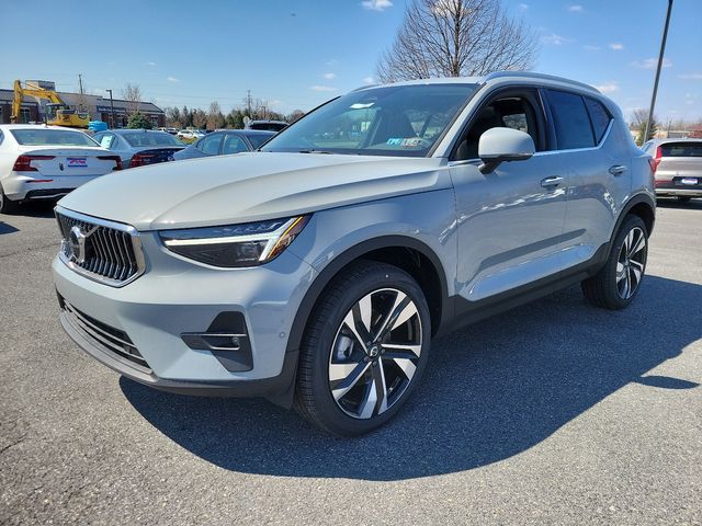 2024 Volvo XC40 Ultimate Bright Theme