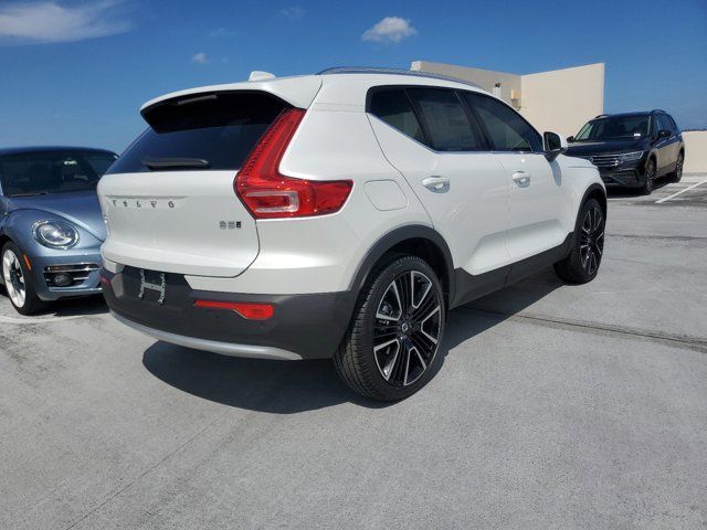 2024 Volvo XC40 Ultimate Bright Theme