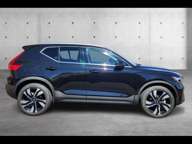 2024 Volvo XC40 Ultimate Bright Theme