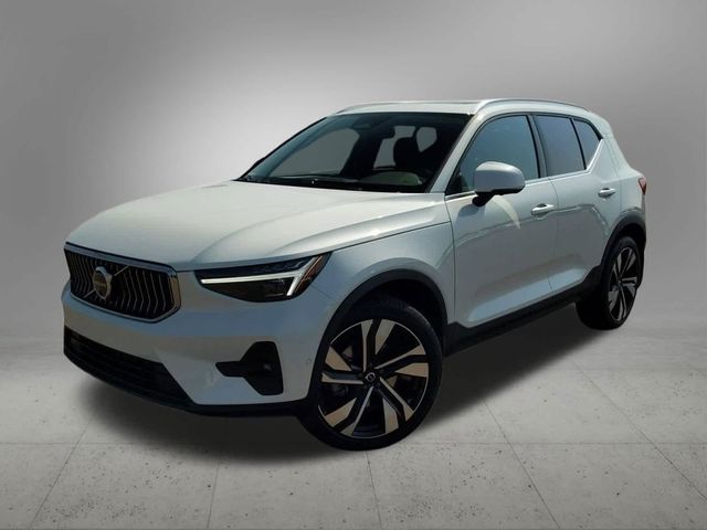 2024 Volvo XC40 Ultimate Bright Theme