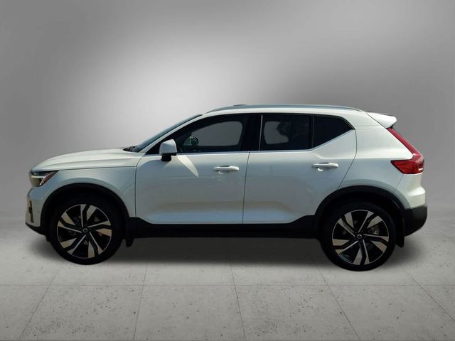 2024 Volvo XC40 Ultimate Bright Theme