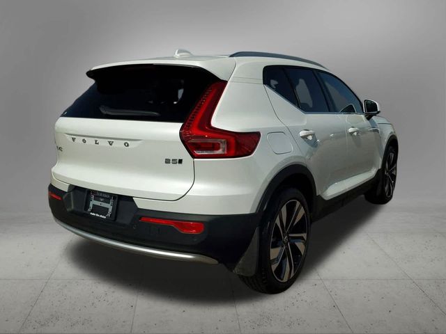 2024 Volvo XC40 Ultimate Bright Theme