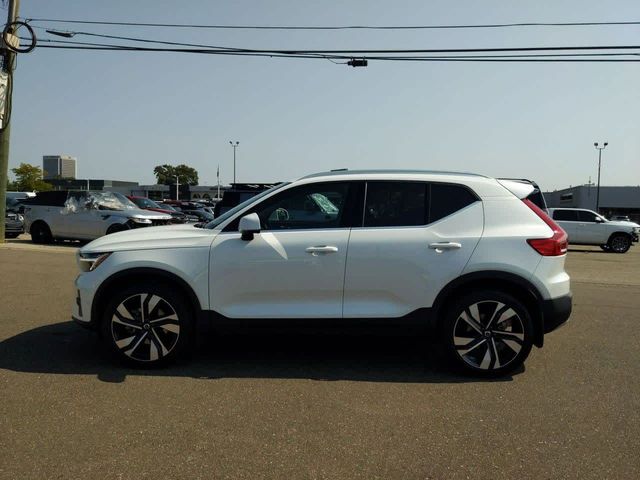 2024 Volvo XC40 Ultimate Bright Theme