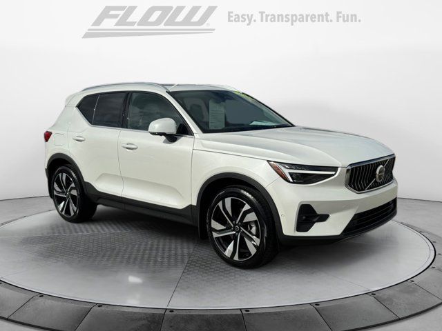 2024 Volvo XC40 Ultimate Bright Theme