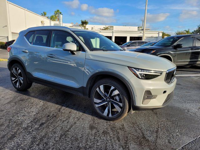 2024 Volvo XC40 Ultimate Bright Theme