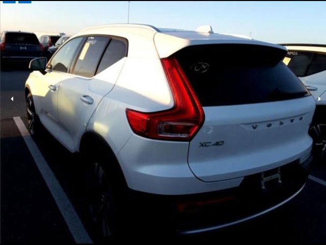 2024 Volvo XC40 Ultimate Bright Theme