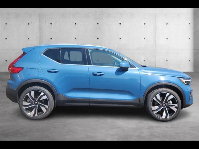 2024 Volvo XC40 Ultimate Bright Theme