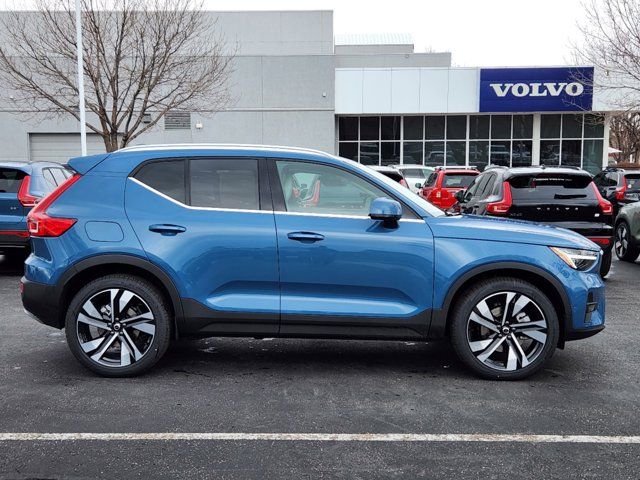 2024 Volvo XC40 Ultimate Bright Theme