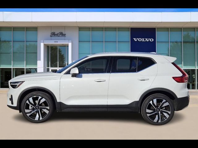 2024 Volvo XC40 Ultimate Bright Theme