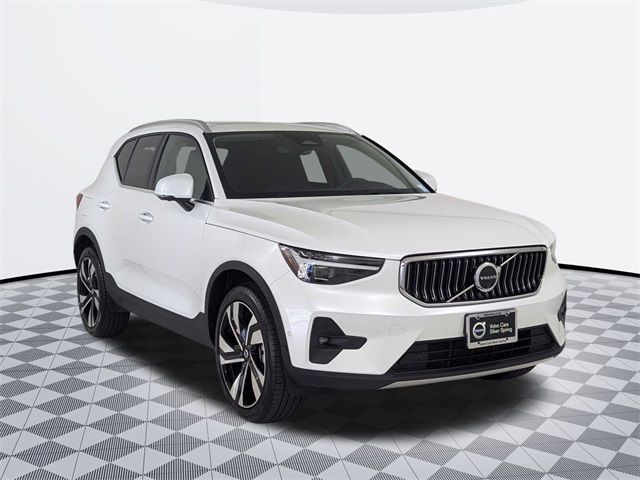 2024 Volvo XC40 Ultimate Bright Theme