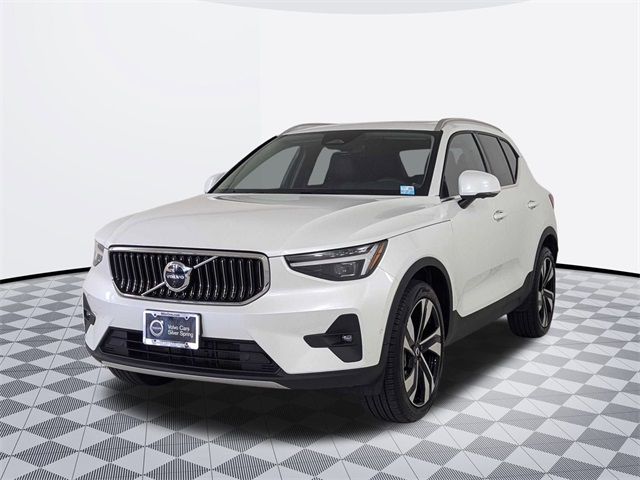 2024 Volvo XC40 Ultimate Bright Theme