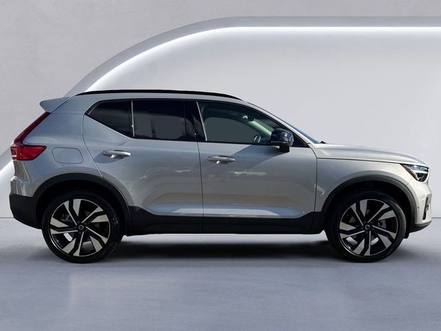 2024 Volvo XC40 Ultimate Dark Theme