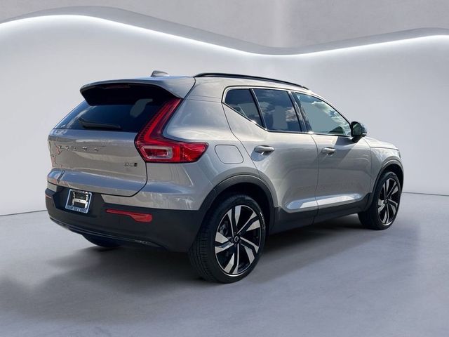 2024 Volvo XC40 Ultimate Dark Theme