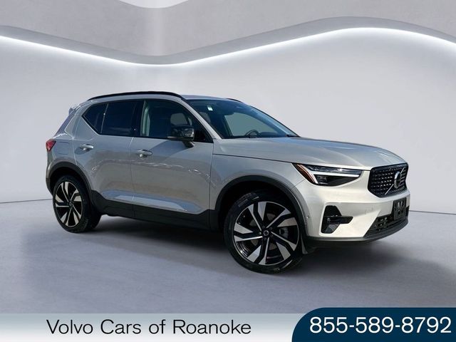 2024 Volvo XC40 Ultimate Dark Theme