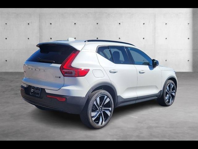 2024 Volvo XC40 Ultimate Dark Theme