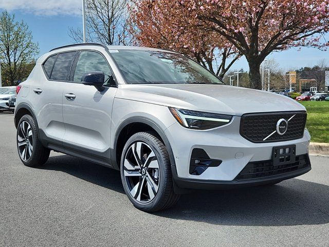 2024 Volvo XC40 Ultimate Dark Theme