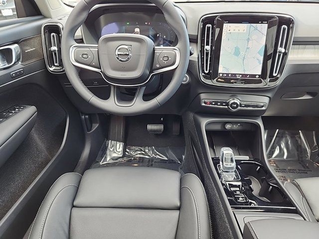 2024 Volvo XC40 Ultimate Dark Theme