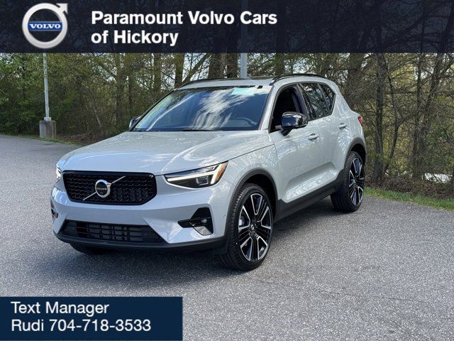 2024 Volvo XC40 Ultimate Dark Theme