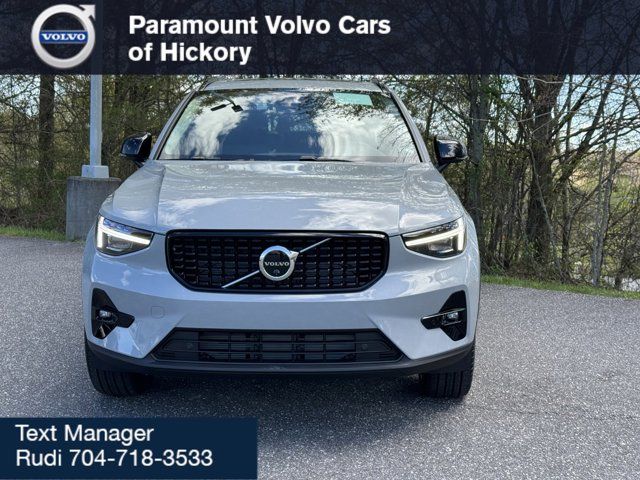 2024 Volvo XC40 Ultimate Dark Theme