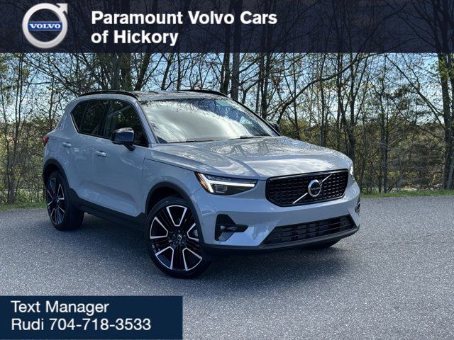 2024 Volvo XC40 Ultimate Dark Theme