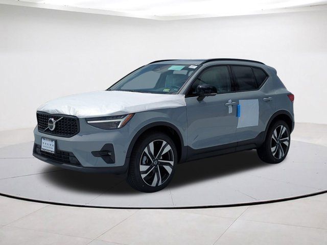 2024 Volvo XC40 Ultimate Dark Theme