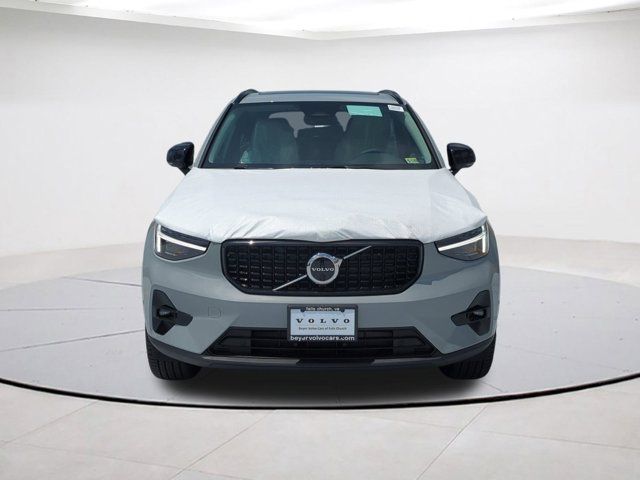 2024 Volvo XC40 Ultimate Dark Theme