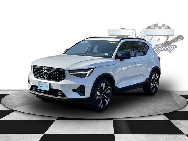 2024 Volvo XC40 Ultimate Dark Theme