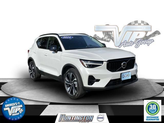 2024 Volvo XC40 Ultimate Dark Theme