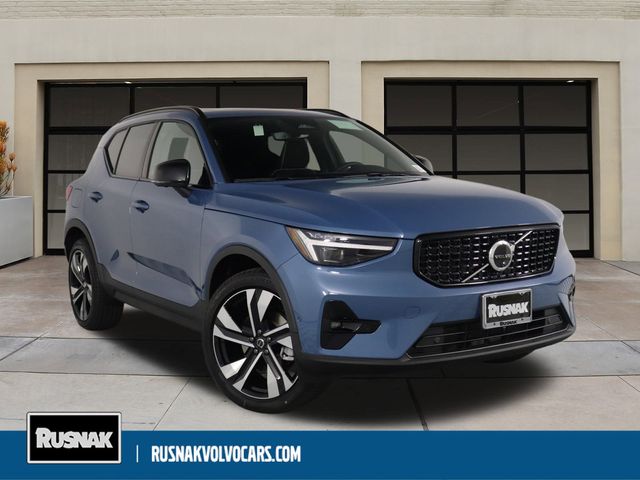 2024 Volvo XC40 Ultimate Dark Theme