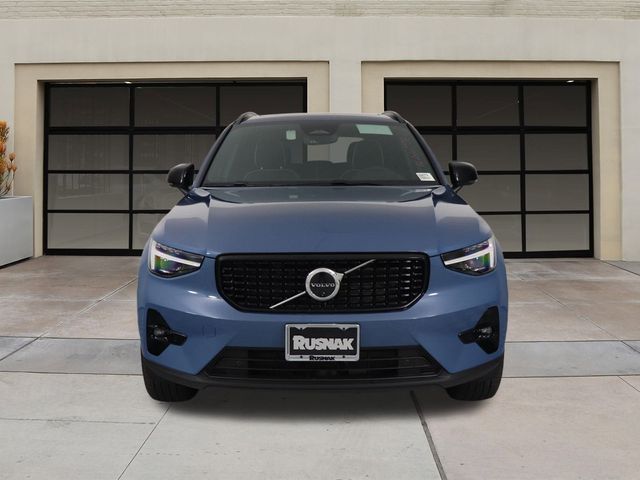 2024 Volvo XC40 Ultimate Dark Theme