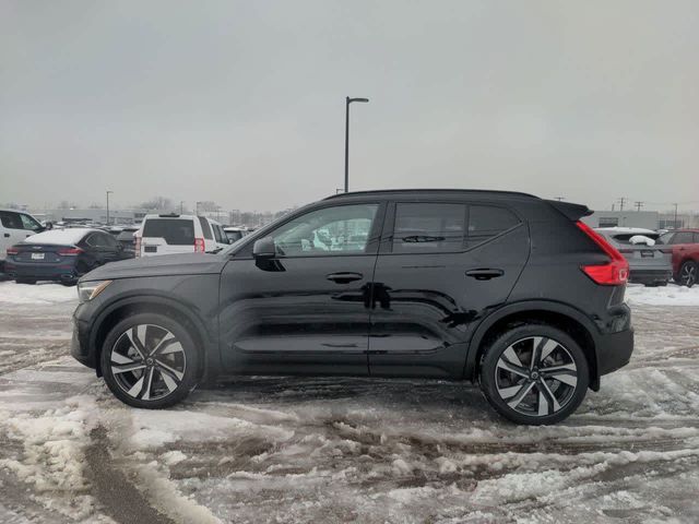 2024 Volvo XC40 Ultimate Dark Theme