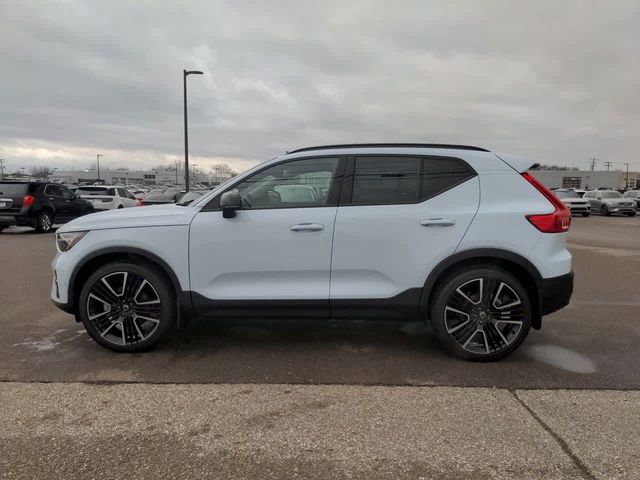 2024 Volvo XC40 Ultimate Dark Theme