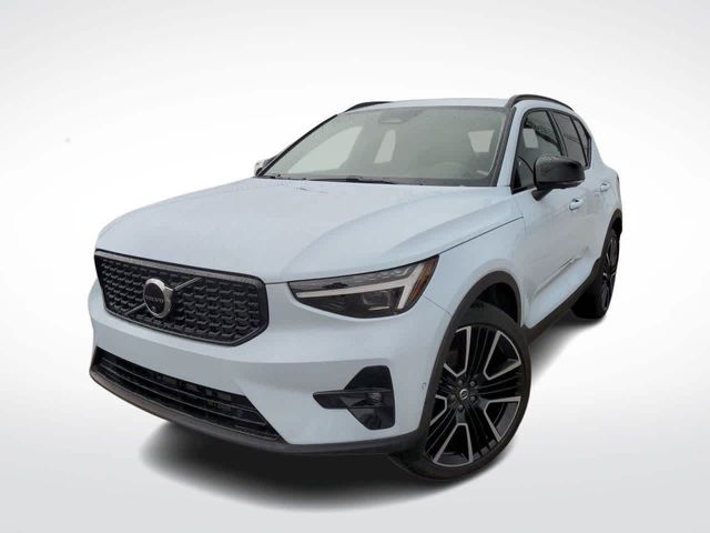 2024 Volvo XC40 Ultimate Dark Theme