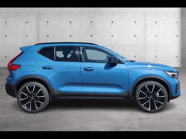 2024 Volvo XC40 Ultimate Dark Theme