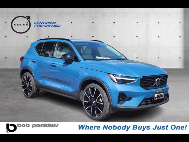 2024 Volvo XC40 Ultimate Dark Theme