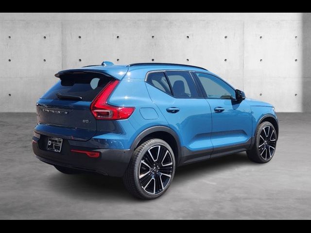 2024 Volvo XC40 Ultimate Dark Theme