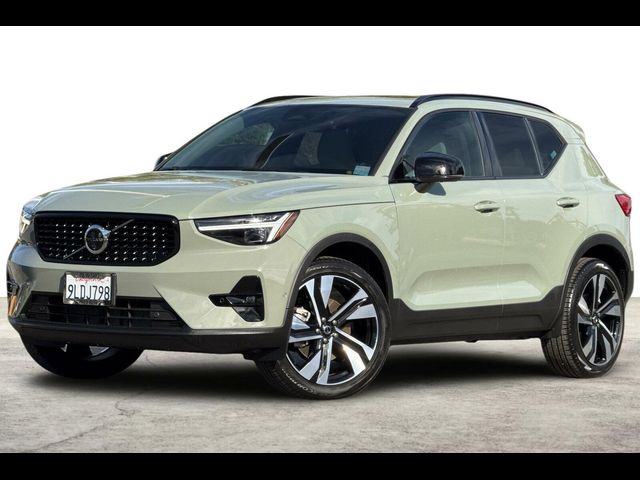 2024 Volvo XC40 Ultimate Dark Theme