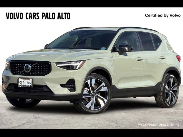 2024 Volvo XC40 Ultimate Dark Theme