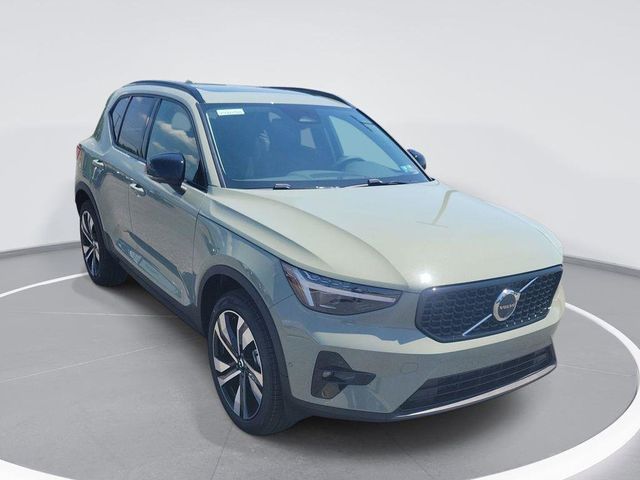 2024 Volvo XC40 Ultimate Dark Theme