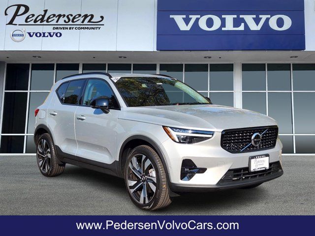 2024 Volvo XC40 Ultimate Dark Theme